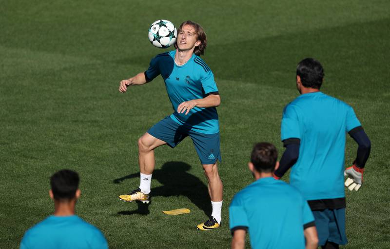 Real Madrid’s Luka Modric keeps his eye on the ball. Sergio Perez / Reuters