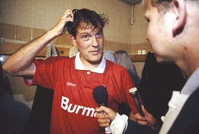 SWINDON, ENGLAND - JANUARY 01: Swindon Town player manager Glenn Hoddle is interviewed in the dressing room after a match circa 1993  in Swindon, United Kingdom. (Photo by Allsport/Getty Images/Hulton Archive)