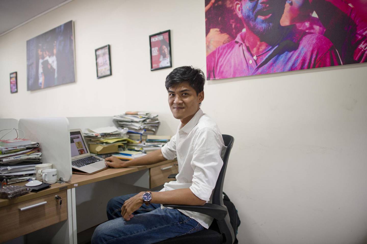 This photo taken on December 18, 2017 shows Myanmar reporter Mratt Kyaw Thu posing at his office in Yangon.
Mratt Kyaw Thu, 27, has won the 2017 Agence France-Presse Kate Webb prize for his compelling and sensitive coverage of ethnic strife in his native Myanmar, AFP announced on December 19. / AFP PHOTO / YE AUNG THU