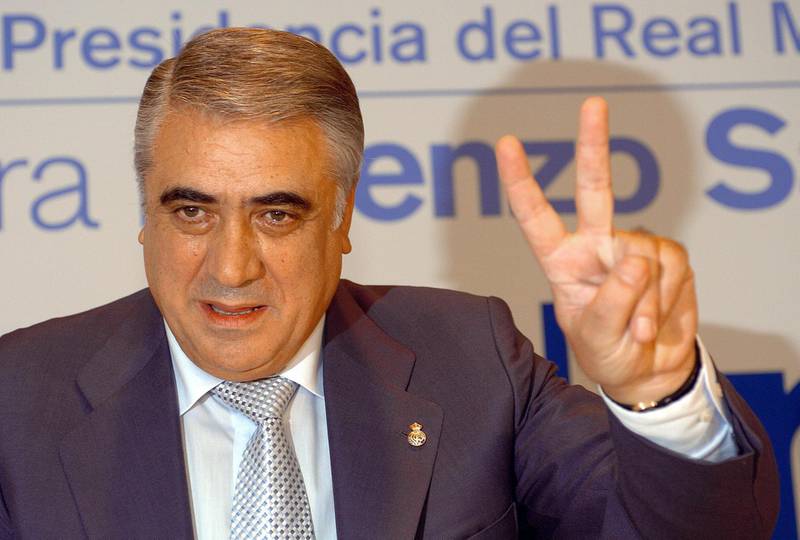 Lorenzo Sanz during his presentation as candidate in the elections for presidency at Real Madrid in 2004. EPA