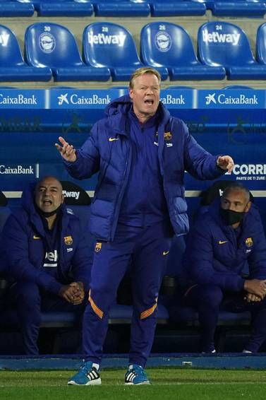 Barcelona's Dutch coach Ronald Koeman gestures during the Spanish League football match between Deportivo Alaves and Barcelona at the Mendizorroza stadium in Vitoria on October 31, 2020. / AFP / Cesar Manso