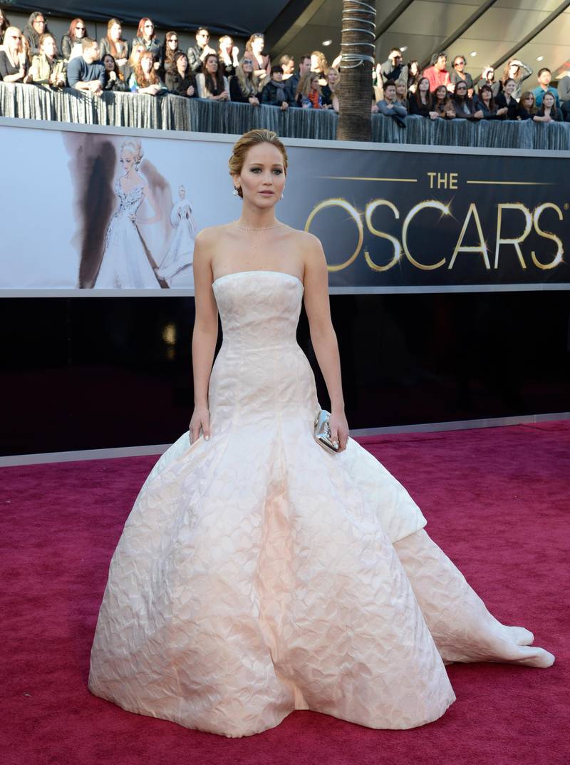 epa03599371 US actress Jennifer Lawrence arrives for the 85th Academy Awards in Hollywood, California, USA, 24 February 2013. The Oscars are presented for outstanding individual or collective efforts in up to 24 categories in filmmaking.  EPA/MIKE NELSON