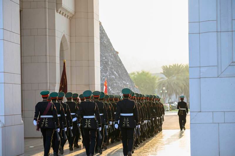 The Omani Guard of Honour takes part in the reception. Photo: UAE Presidential Court 