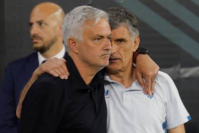 Roma manager Jose Mourinho embraces Sevilla's Jose Luis Mendilibar before kick-off. AFP