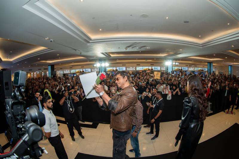 Shah Rukh Khan with a crowd of hundreds at Vox Cinemas City Center Deira in Dubai on Sunday.Photo: Vox Cinemas