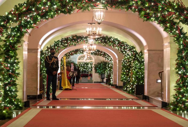 The hallway of the US White House in Washington, Christmas 2021. AFP