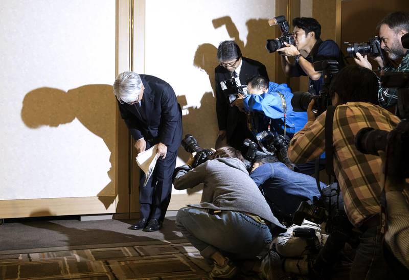 Hiroya Kawasaki, president and chief executive officer of Kobe Steel Ltd., bows as he leaves a news conference in Tokyo, Japan, Friday, Oct. 13, 2017. Kobe Steel said the crisis over faked quality controls has expanded to include another nine products, including items manufactured outside Japan and shipped as long ago as 2007, and that the number of affected customers has risen to about 500. Photographer: Shiho Fukada/Bloomberg