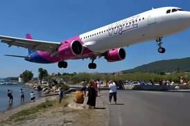 Video captures dramatic Wizz Air landing at Skiathos Airport