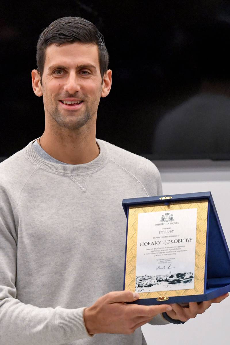 Novak Djokovic holds an honorary citizen charter of Budva. AFP
