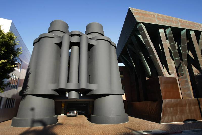 Exterior view of Oldenburg and Frank Gehry's 'Binoculars Building' in Venice Beach, California. Getty Images