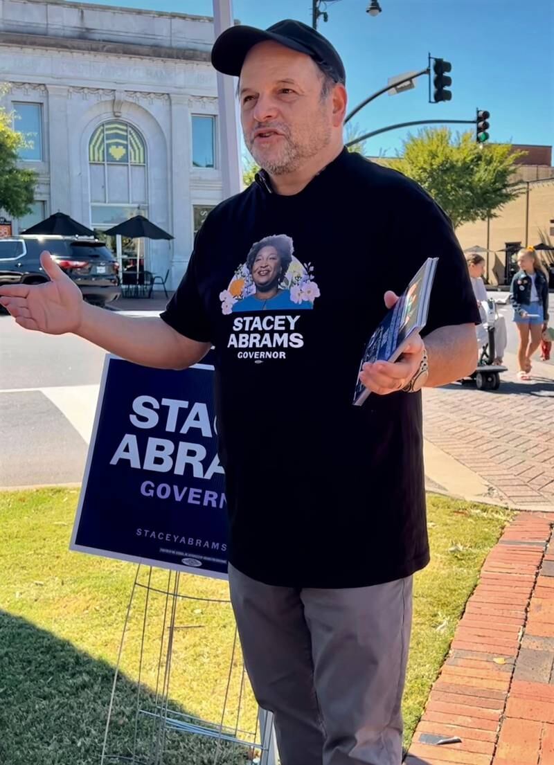 Alexander tells passers-by that Hollywood has a vested interest in what happens in Georgia. Photo: Cobb County Democrats