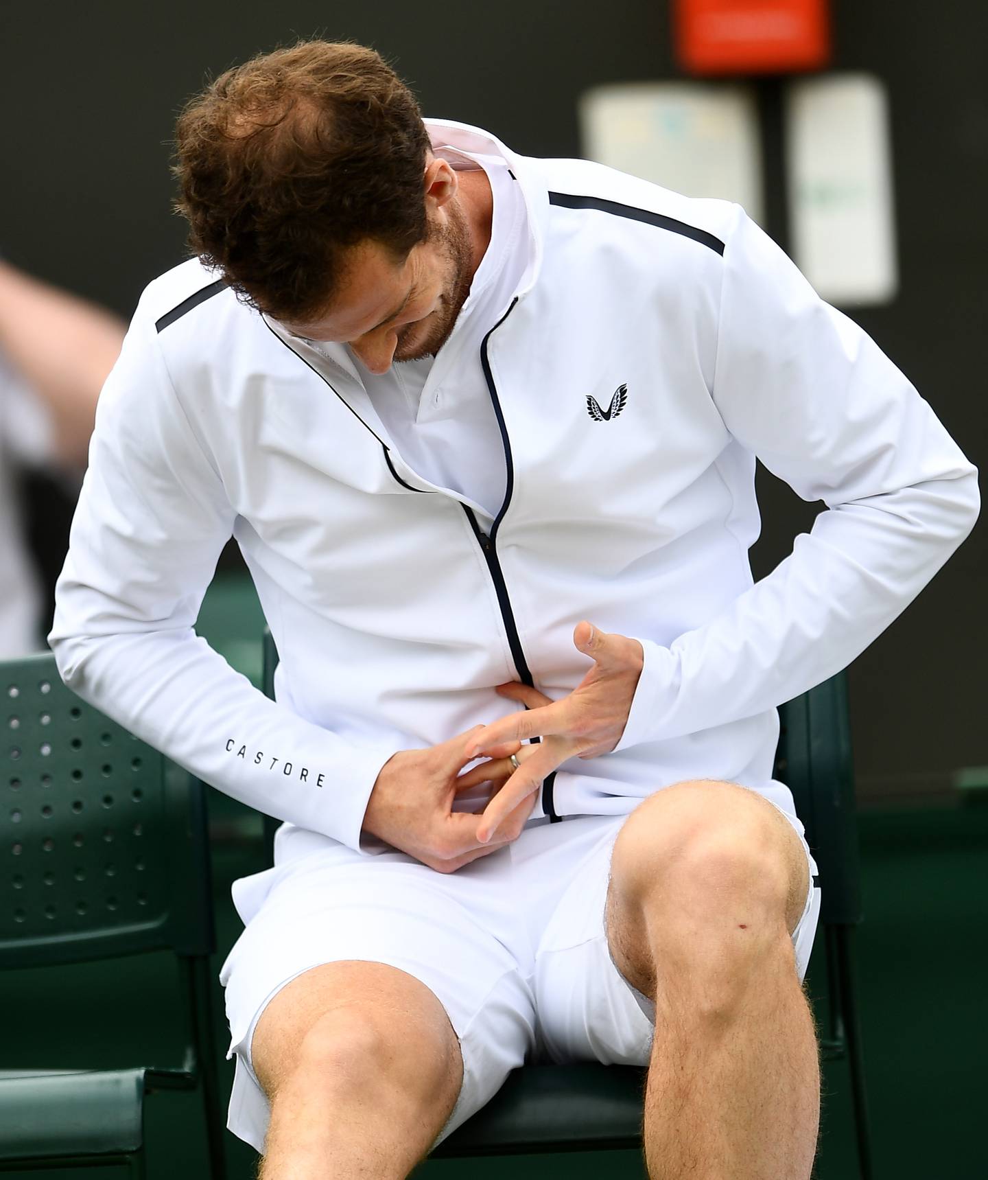 Andy Murray removes his wedding ring.