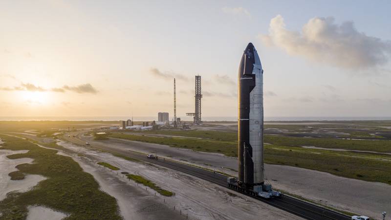 Ship 24 on the way to the launch pad in Starbase, Elon Musk's site in Boca Chica, Texas. Photo: SpaceX