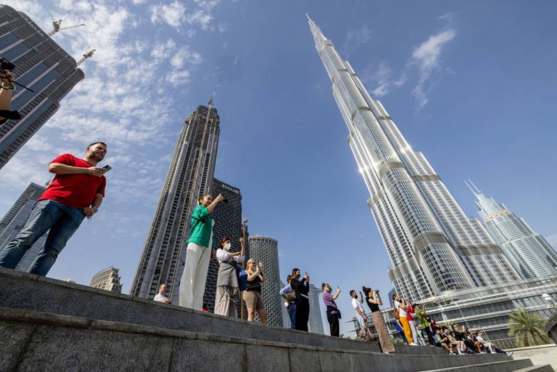 البنك المركزي الإماراتي يرفع سعر الفائدة الرئيسي لزيادة ضغط البنك المركزي