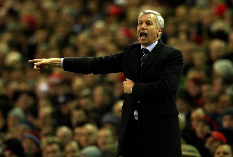 LIVERPOOL, ENGLAND - DECEMBER 30:  Newcastle United Manager Alan Pardew issues instuctions during the Barclays Premier League match between Liverpool and Newcastle United at Anfield on December 30, 2011 in Liverpool, England.  (Photo by Clive Brunskill/Getty Images)