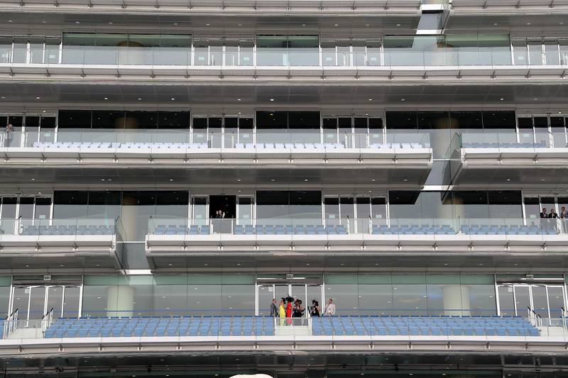 DUBAI , UNITED ARAB EMIRATES , MARCH 30  – 2018 :- People coming for the Dubai World Cup held at Meydan Racecourse in Dubai. ( Pawan Singh / The National ) For News/Sports/Instagram/Big Picture. Story by Amith/Rupert