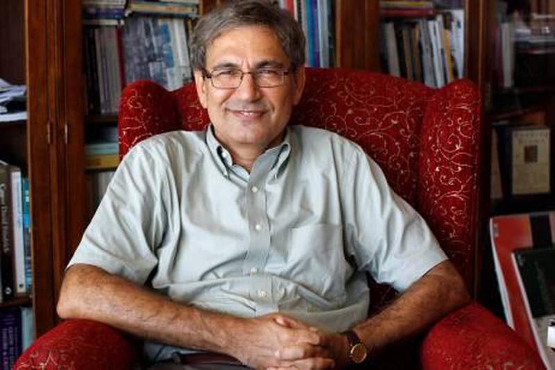 Nobel-winning Turkish author Orhan Pamuk poses at his house in Istanbul August 27, 2010. Pamuk, Turkey's most celebrated artist, has explored his country's struggle with tradition and modernity and its identity as a land that straddles East and West in novels infused with "huzun", a Turkish word that refers to melancholy or spiritual loss. Picture taken August 27, 2010. REUTERS/Murad Sezer (TURKEY - Tags: SOCIETY) *** Local Caption ***  IMS05_TURKEY-LIFEST_1001_11.JPG
