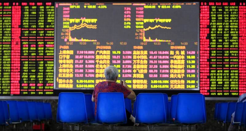 An investor looks at an electronic board showing stock information at a brokerage house in Shanghai, August 25, 2015. China's major stock indexes sank more than 6 percent in early trade on Tuesday, after a catastrophic Monday that saw Chinese exchanges suffer their biggest losses since the global financial crisis, destabilizing financial markets around the world. REUTERS/Aly Song      TPX IMAGES OF THE DAY