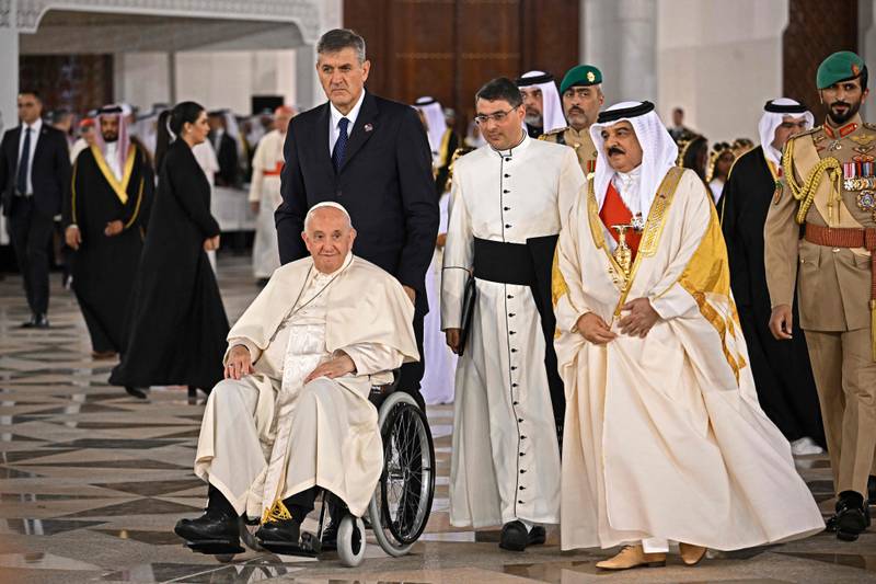 Pope Francis (C-L) is escorted by Bahrain's King Hamad bin Isa al-Khalifa (C-R) as he leaves the Royal Palace in the capital Manama. AFP
