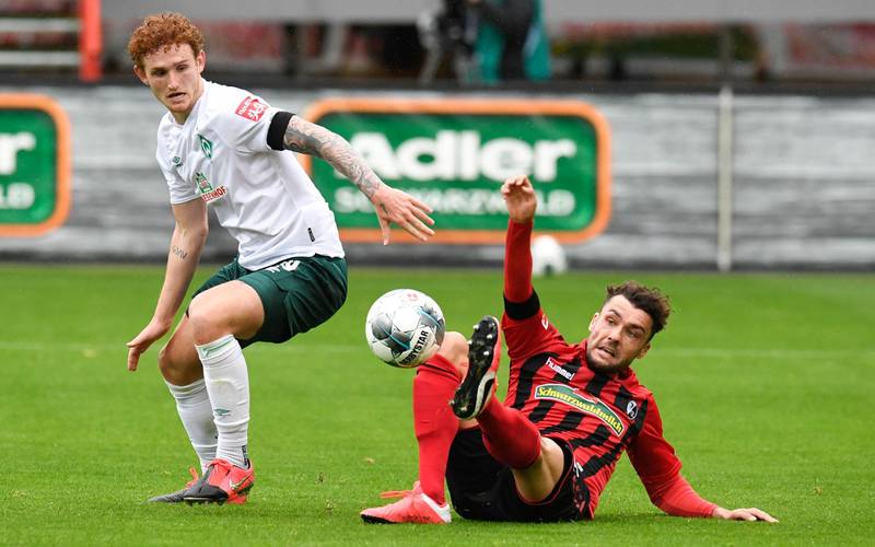 Freiburg defender Manuel Gulde (R) and Bremen forward Joshua Sargent vie for the ball. EPA