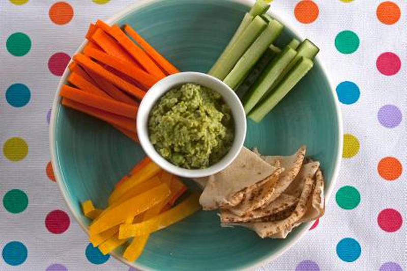 Dubai - May 23, 2011 - A plate of pea hoummus with vegetables and pita bread is a healthy snack for children or anyone in Dubai, May 23, 2011. (Photo by Jeff Topping/The National)  