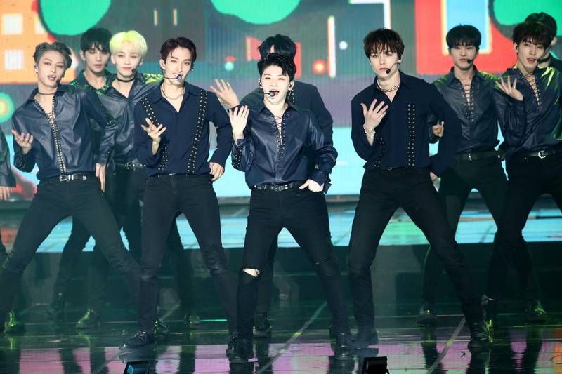 SEOUL, SOUTH KOREA - JANUARY 23: Boy band SEVENTEENperforms on stage during the 8th Gaon Chart K-Pop Awards on January 23, 2019 in Seoul, South Korea. (Photo by Chung Sung-Jun/Getty Images)
