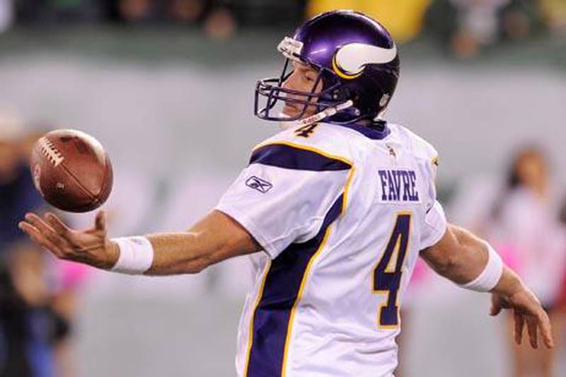 epa02388871 The Vikings' Brett Favre juggles the ball on an aborted play during the second half of the game between the Minnesota Vikings and the New York Jets at New Meadowlands Stadium in East Rutherford, New Jersey on 11 October 2010. The Jets won, 29-20.  EPA/JUSTIN LANE
