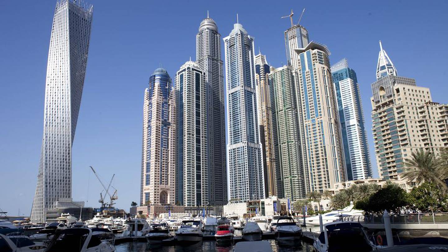 Дубайская компания. Район Сити Уолк Дубай. Дубай знаменитый дом. Инвестиции в недвижимость Дубай. Две башни в Дубае.