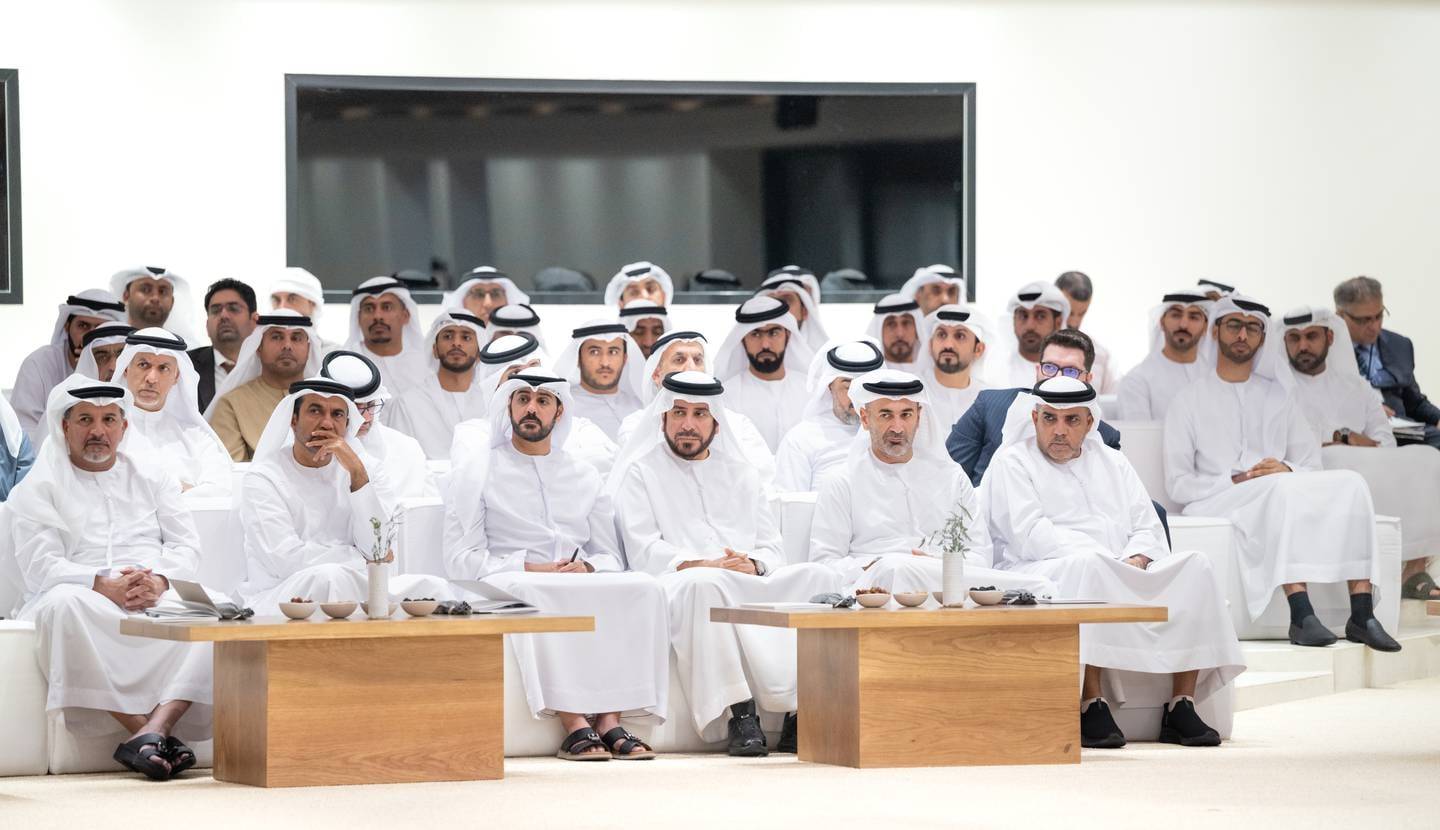 Gäste besuchen einen Vortrag von Dr. David Gross, Nobelpreisträger für Physik (nicht abgebildet) und Dr. Ahmed Eid Al Mheiri, Physiker aus den Emiraten (nicht abgebildet), im Majlis Mohamed bin Zayed.  Foto: Waleed Al Hassani 