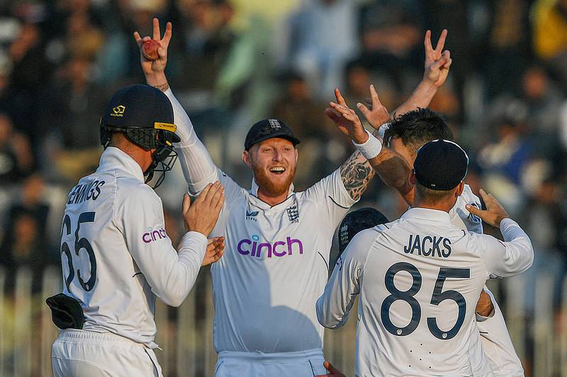 England's Ben Stokes (C) celebrates with teammates after the dismissal of Pakistan's Haris Rauf (not pictured) during the fifth and final day of the first cricket Test match between Pakistan and England at the Rawalpindi Cricket Stadium, in Rawalpindi on December 5, 2022.  (Photo by Aamir QURESHI  /  AFP)