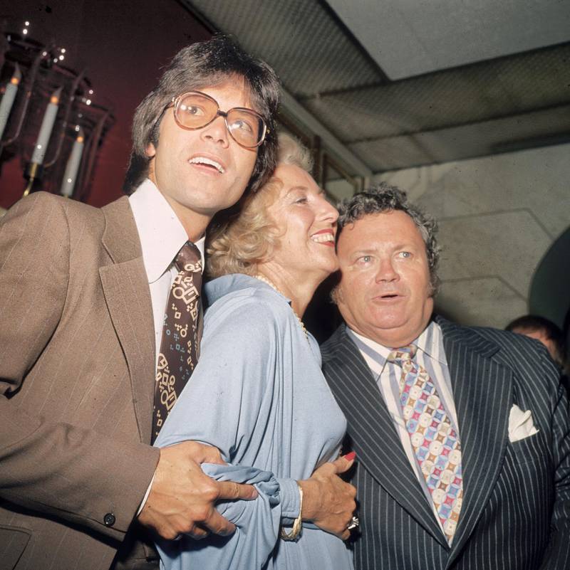 22nd July 1975:  From left to right; Cliff Richard, Dame Vera Lynn and Harry Secombe (1921 - 2001) at a Variety Club luncheon.  (Photo by Fox Photos/Getty Images)