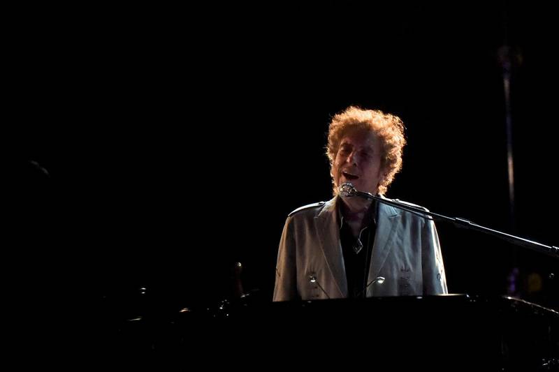 FILE PHOTO: Bob Dylan performs during the Firefly Music Festival in Dover, Delaware, U.S. June 17, 2017. Picture taken June 17, 2017. REUTERS/Mark Makela/File Photo