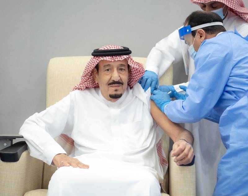RIYADH, SAUDI ARABIA - JANUARY 08: (----EDITORIAL USE ONLY - MANDATORY CREDIT - "ROYAL COUNCIL OF SAUDI ARABIA / HANDOUT" - NO MARKETING NO ADVERTISING CAMPAIGNS - DISTRIBUTED AS A SERVICE TO CLIENTS----) King of Saudi Arabia Salman bin Abdulaziz Al Saud vaccinated with Pfizer-BioNTech vaccine against coronavirus (Covid-19) pandemic in Riyadh, Saudi Arabia on January 08, 2021. (Photo by ROYAL COUNCIL OF SAUDI ARABIA/Handout/Anadolu Agency via Getty Images)