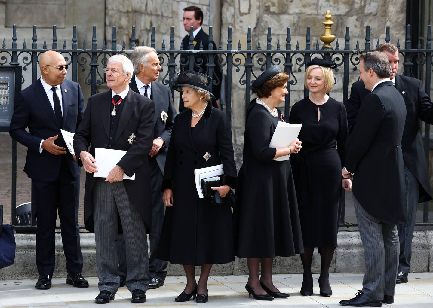 Britanska premierka Liz Truss in nekdanja premierja Tony Blair in John Major po bogoslužju na dan pogreba kraljice Elizabete II v Westminstrski opatiji v Londonu 19. septembra.  WPA Bazen/Kaseta