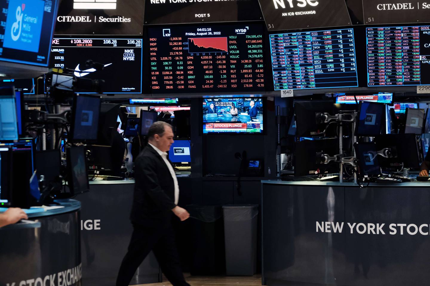 Global equity funds had outflows of $5.1 billion in the week through August 24, with US stocks seeing huge redemptions. Spencer Platt / Getty Images / AFP
