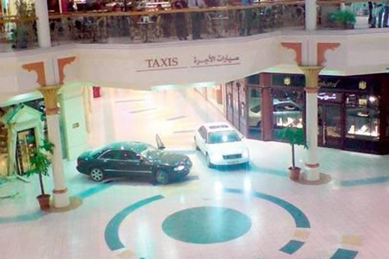 Picture shows a grab from cctv footage taken from security camera at the Wafi shopping mall in Dubai during a smash and grab jewellery heist on April 15 2007.  Thieves escaped with around Dh14.7m worth of diamonds from the Graf jewellery store in an operation that took less than two minutes.Courtesy - Dubai Police