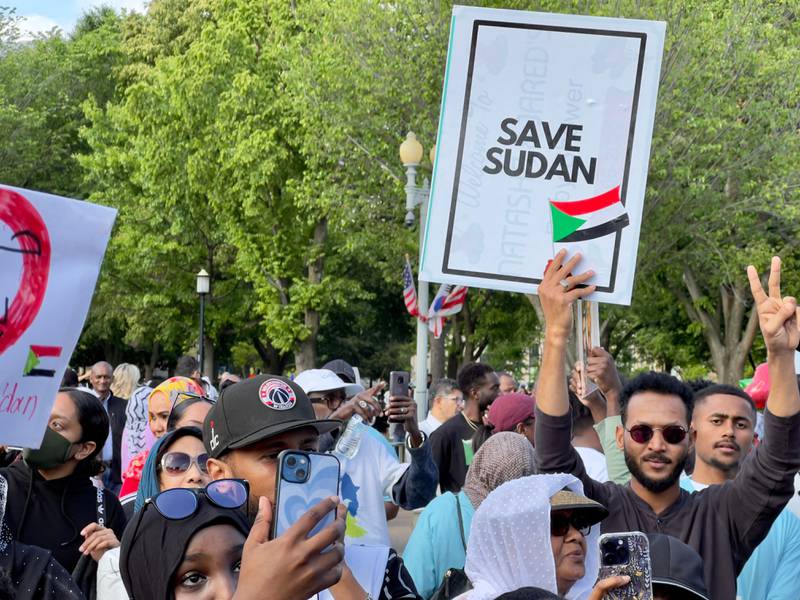 Aktivisten demonstrieren vor dem Weißen Haus in Washington und fordern die USA auf, einzugreifen, um die Kämpfe im Sudan zu beenden.  AFP