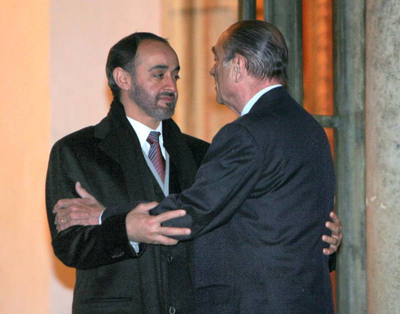 French President Jacques Chirac (R) bids farewell with UAE crown prince Sheikh Mohammed bin Zayed al-Nahayan after a meeting, 20 January 2006 at the Elysee palace in Paris. AFP PHOTO JACQUES DEMARTHON (Photo by JACQUES DEMARTHON / AFP)