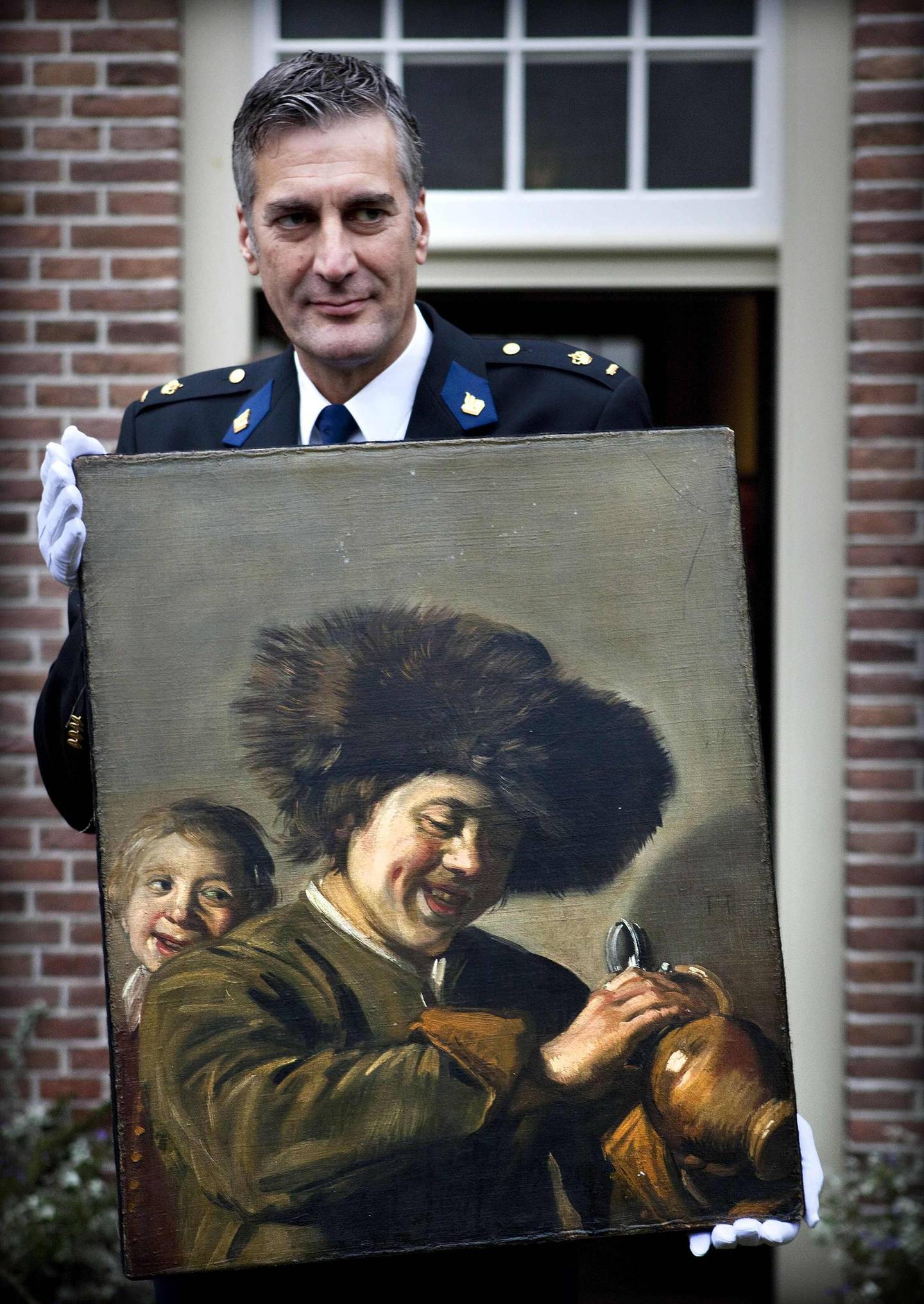 This photograph taken on November 3, 2011, shows District Chief of Alblasserwaard, Bart Willemsen showing the recovered painting "Two Laughing Boys" by Frans Hals which was stolen from the Leerdam Museum in May 2011.  Thieves have stolen the painting "Two Laughing Boys" by Dutch golden age artist Frans Hals from a museum in the Netherlands, the third time it has been taken, police said on August 27, 2020. - Netherlands OUT
 / AFP / ANP / ANP / Ilvy Njiokiktjien
