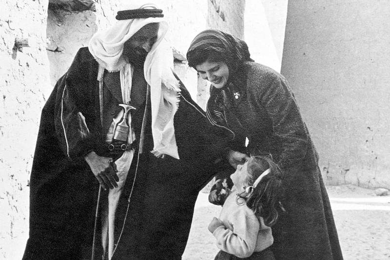 Sheikh Shakhbut greets Susan Hillyard and her daughter Deborah in Abu Dhabi in the winter of 1957. Courtesy Susan Hillyard