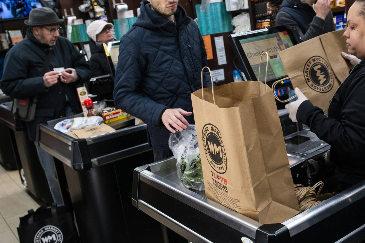 NEW YORK, NY - MARCH 01: A customer get his groceries on reusable paper bags at a local supermarket on March 1, 2020 in New York City. New York State is banning the distribution of single-use plastic bags, trying to reduce billions of discarded bags that ends into landfills, rivers and oceans.   Eduardo Munoz Alvarez/Getty Images/AFP
== FOR NEWSPAPERS, INTERNET, TELCOS & TELEVISION USE ONLY ==
