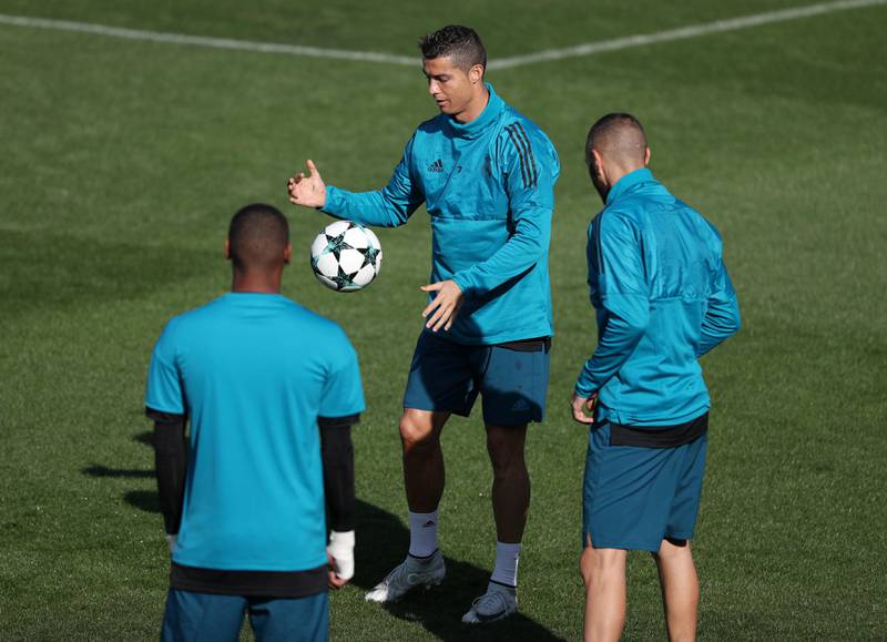 Real Madrid’s Cristiano Ronaldo juggles the ball. Sergio Perez / Reuters