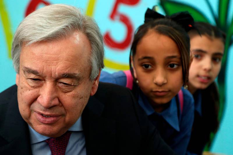 United Nations Secretary General Antonio Guterres visits a United nations Relief and Works Agency's (UNRWA, UN agency for Palestinian refugees) school, in the Baqa'a Palestinian refugee camp, near Amman on April 6, 2019. / AFP / Khalil MAZRAAWI
