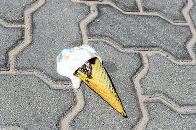 Residents and Heat in Sweihan-AD  Ice cream melts quickly in the small town of Sweihan, where temperatures temperatures have risen to -45¡C Abu Dhabi on June 9, 2021.
Reporter: Haneen Dajani News
