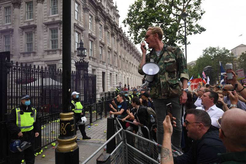 Laurence Fox, Reclaim party leader speaks during an anti-Vaccine and anti-lockdown demonstration outside Downing street in central London, on June 26, 2021.  / AFP / DANIEL LEAL-OLIVAS
