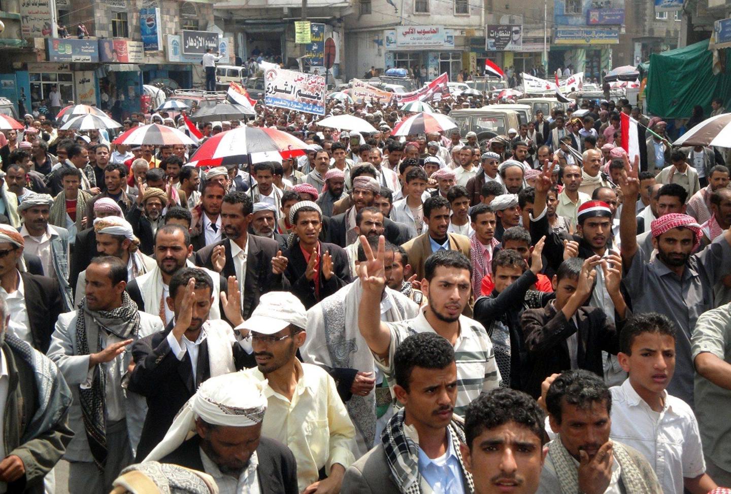 Thousands of Yemenis rally in the city of Ibb, 190 kms southwest of Sanaa, on September 19, 2011 against the deadly clashes between anti-government protesters and security forces in the capita Sanaa. AFP PHOTO/STR
 *** Local Caption ***  866087-01-08.jpg