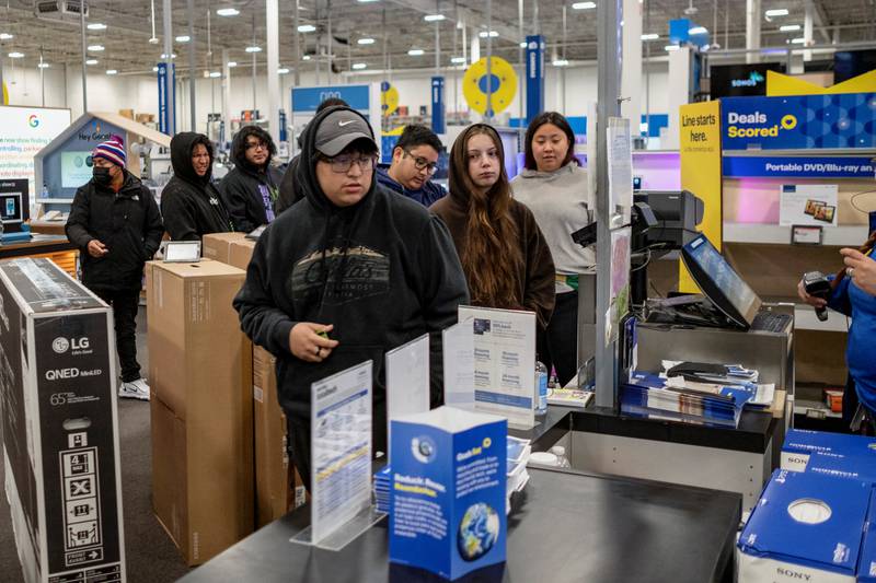 Shoppers crowd a Best Buy in Chicago, Illinois. Reuters