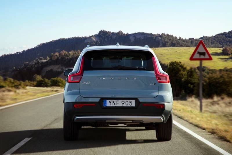 The kicked up rear window line means rear parking sensors are essential and are helped by a 360º camera for tight spaces.