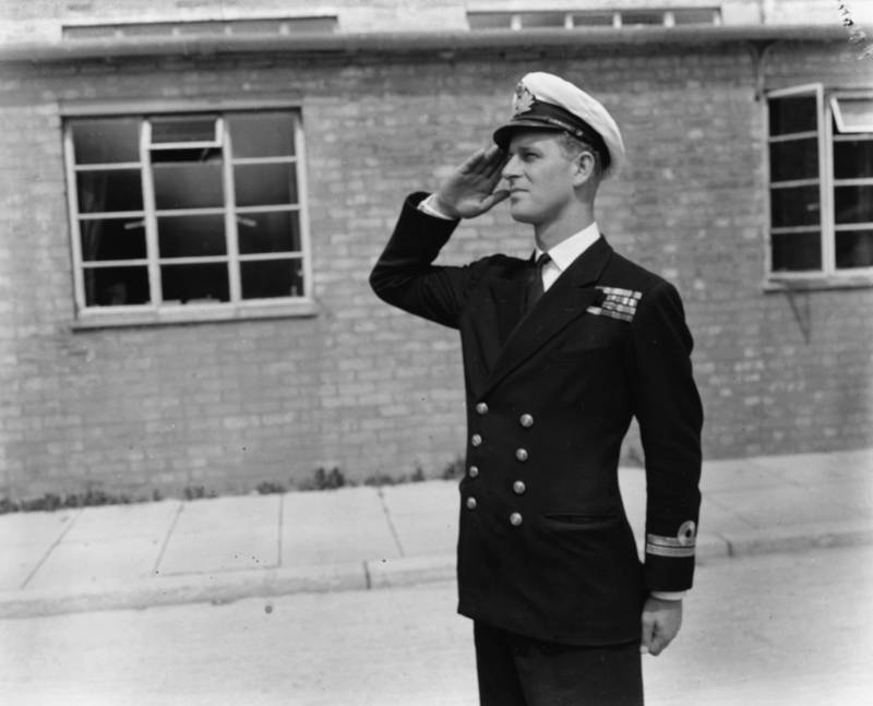 Lieutenant Philip Mountbatten, prior to his marriage to Princess Elizabeth, saluting as he resumes his attendance at the Royal Naval Officers School at Kingsmoor, Hawthorn, England, July 31st 1947. (Photo by PNA Rota/Keystone/Hulton Archive/Getty Images)