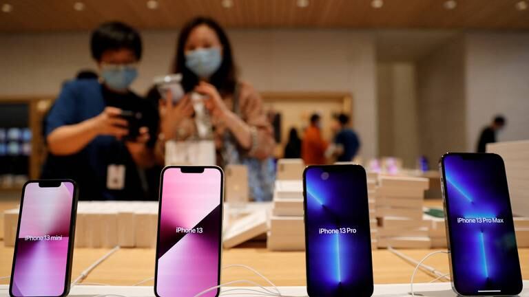An image that illustrates this article Apple's iPhone 13 tops China's smartphone sales for six consecutive weeks